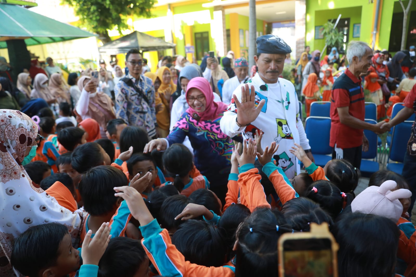 Foto 2 dari 11: Hadiri Pameran Hasil Karya TK Pembina, Wali Kota Pesan Kepada Orangtua Agar Optimal Dukung Perkembangan Anak