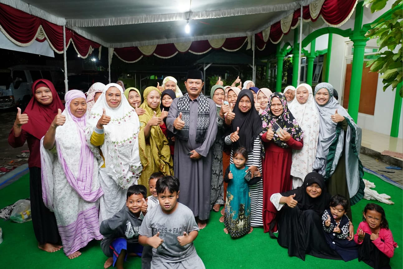 Foto 10 dari 10: Safari Ramadan di Masjid Ar-Raudhah, Wali Kota Salurkan Bantuan Sampai Sosialisasikan Persiapan Lebaran