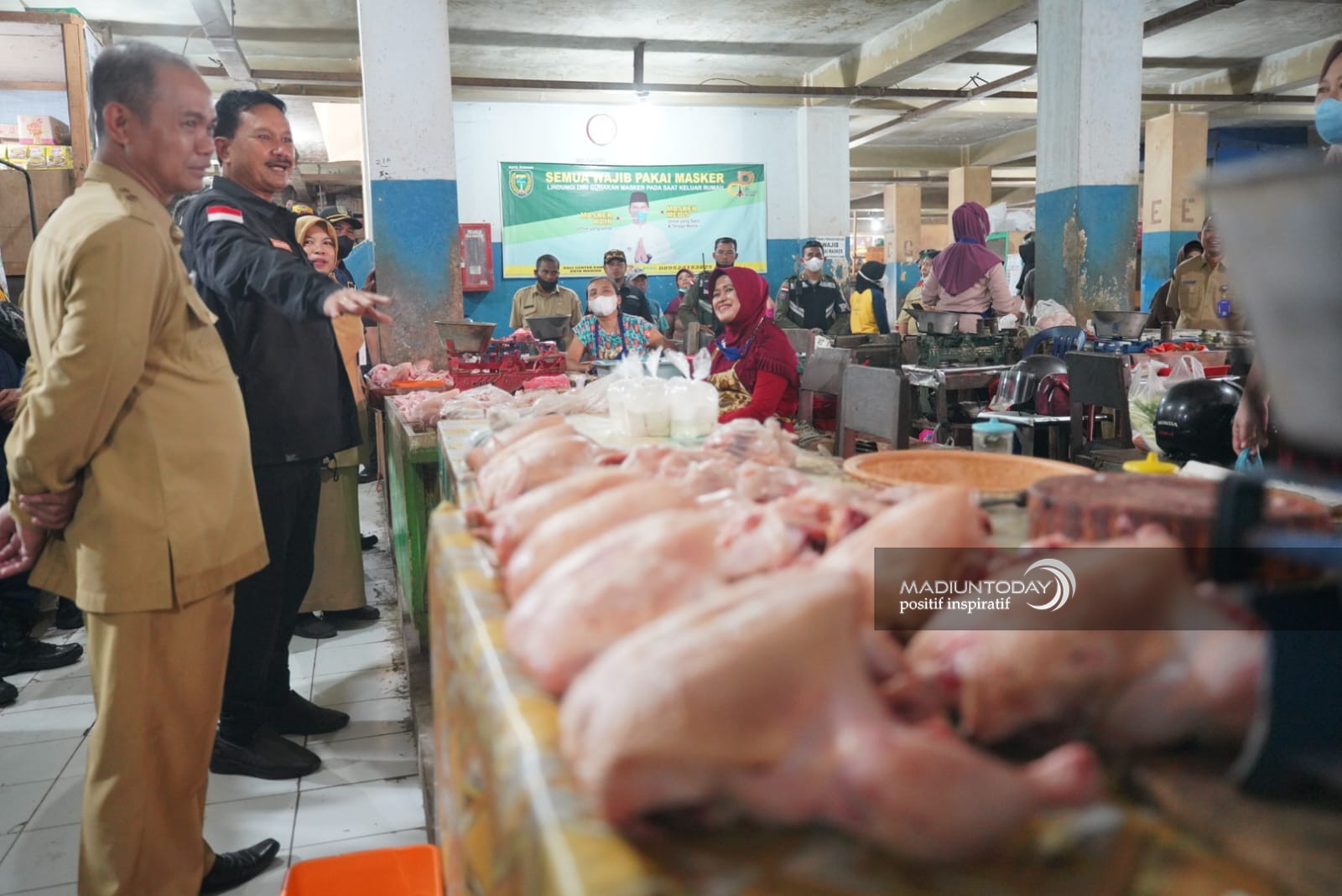 Foto 9 dari 10: Subsidi Pasar Makin Meluas, Wali Kota : Pemerataan Harga Untuk Selamatkan Pedagang