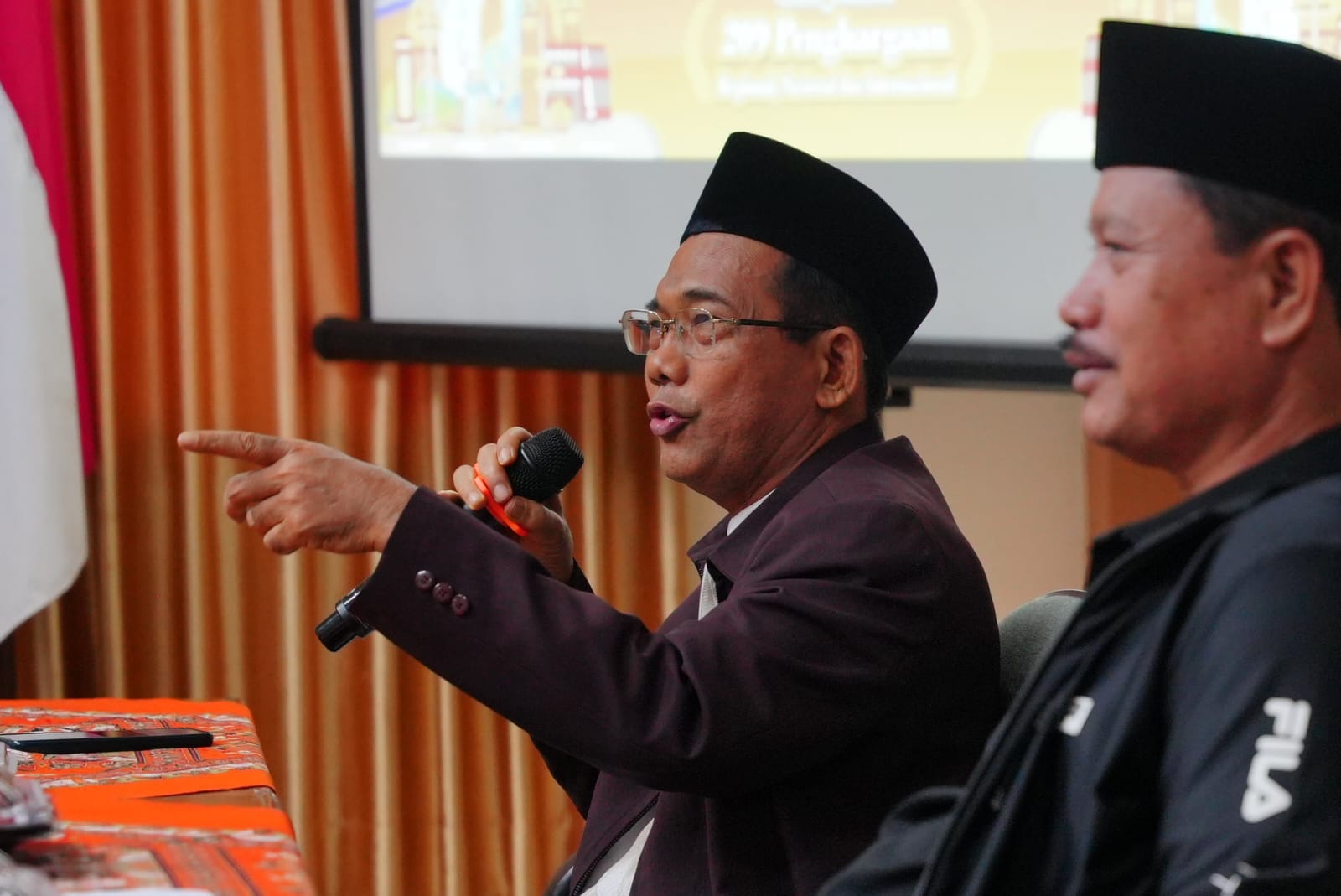 Foto 2 dari 8: Hadiri Pelatihan Penyembelihan Hewan Kurban Secara Syar’i, Wali Kota Beri Apresiasi MUI