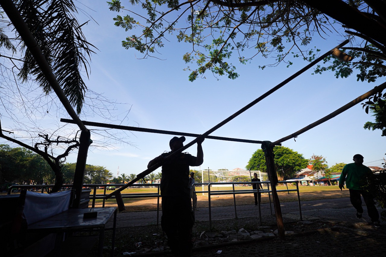 Foto 2 dari 8: Lapangan Gulun Dibersihkan, Libatkan 150 Petugas Gabungan Hingga Pedagang