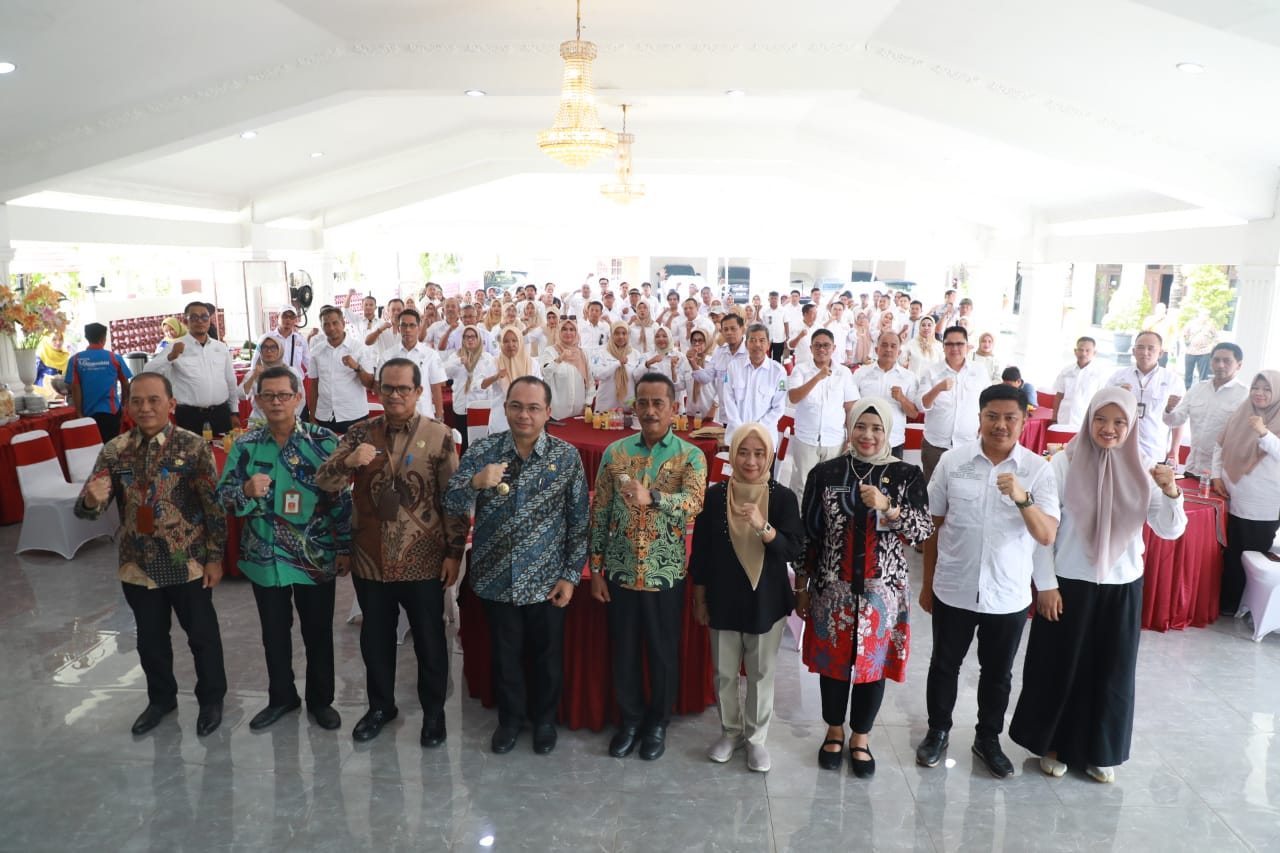 Foto 11 dari 12: Pj Wali Kota Terima Kunjungan Pemkab Sinjai, Gelar Studi Banding Pemanfaatan Chromebook