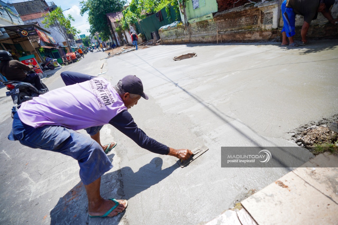 Foto 4 dari 6: Rehab Trotoar Juga Terus Jalan, Ada 16 Titik di APBD Perubahan
