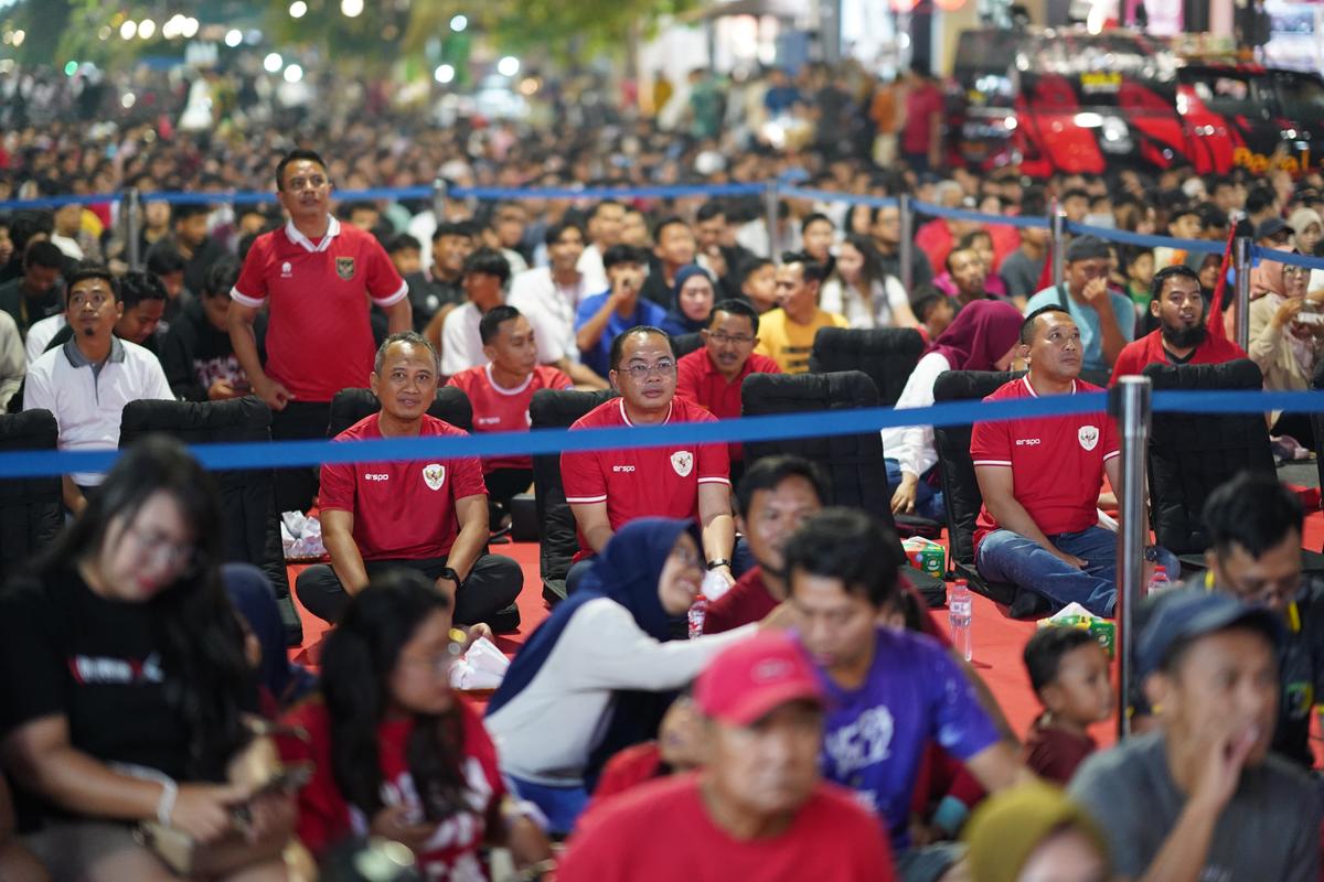 Foto 3 dari 19: Dukungan Tak Pernah Padam, Meski Kembali Menelan Kekalahan