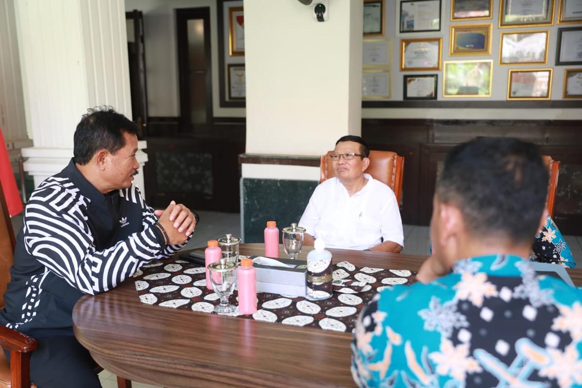 Foto 13 dari 14: Layani Lima Audiensi, Wali Kota Bahas Investasi Hingga Kerja Sama Pembangunan Di Kota Madiun