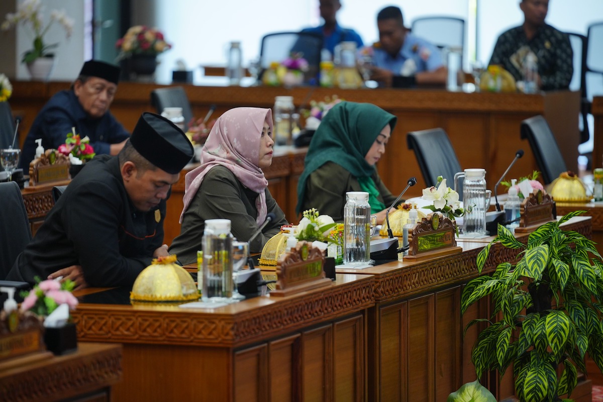 Foto 6 dari 8: Eksekutif-Legislatif Setujui Raperda APBD 2024, Wali Kota : Semua Untuk Masyarakat