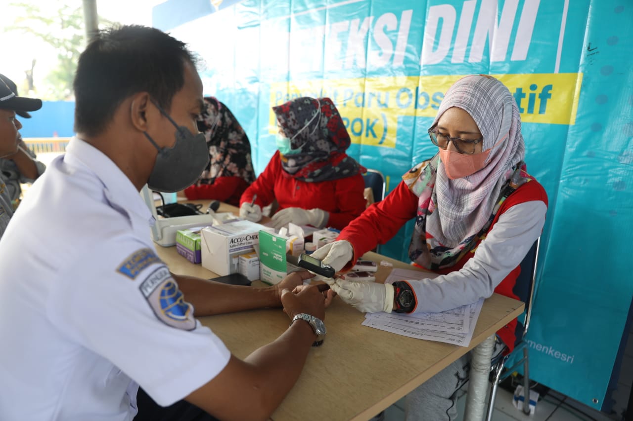 Pantau Pemeriksaan Penyakit Paru Obstruksi Kronik Dinkes PPKB Di Terminal, Kemenkes Imbau Masyarakat Jauhi Asap Rokok