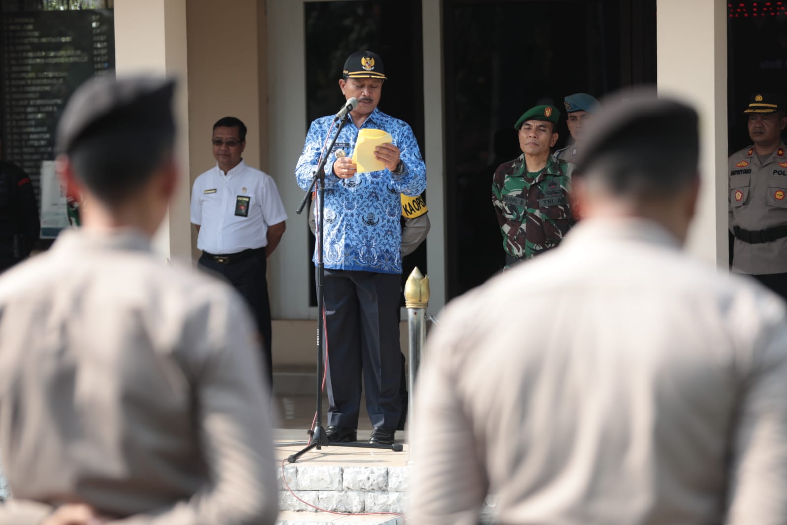 Foto 3 dari 10: Pimpin Apel Gelar Pasukan Ops Ketupat Semeru 2023, Wali Kota: Aman dan Nyaman Kebutuhan Masyarakat