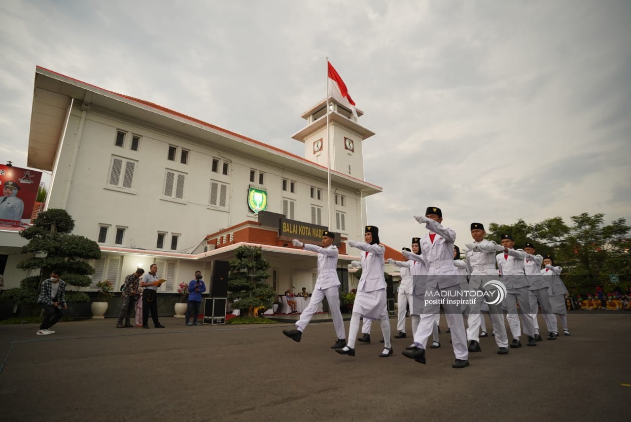 Foto 9 dari 11: Mendung Bukan Halangan, Parade Senja Tetap Jadi Pilihan