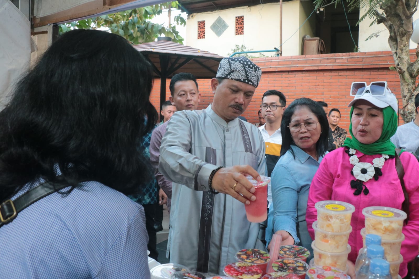 Foto 5 dari 17: Buka Festival Ramadan Bluder Cokro, Wali Kota Harap UMKM Kota Go Internasional