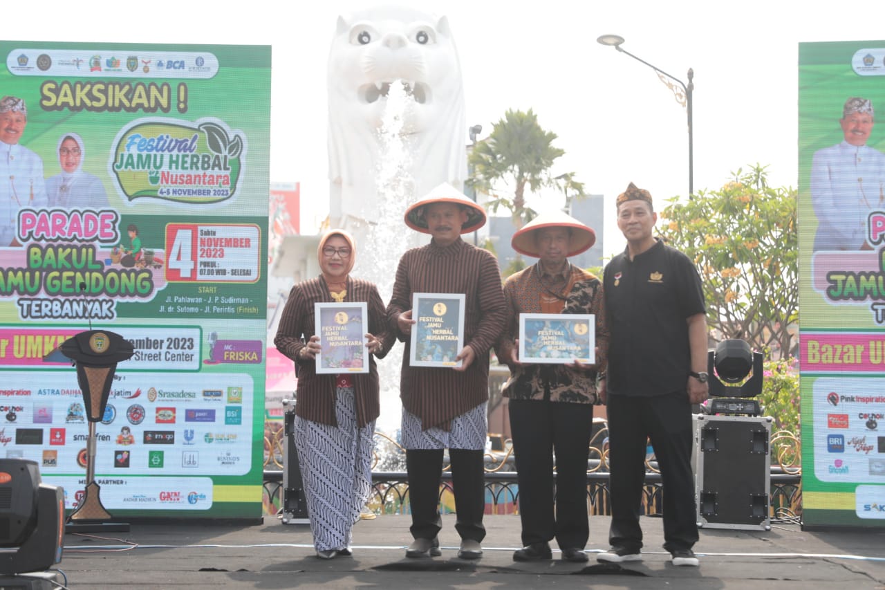 Foto 7 dari 9: Diikuti 1.300 Penjual Jamu, Festival Jamu Gendong Nusantara di Kota Madiun Siap Pecahkan Rekor MURI