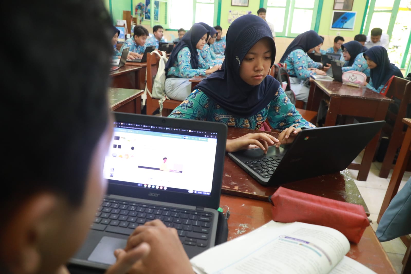 Foto 3 dari 12: Belajar Penerapan Chromebook, Pj Bupati dan Puluhan Kepala Sekolah se-Kabupaten Sinjai, Studi Banding ke Kota Madiun