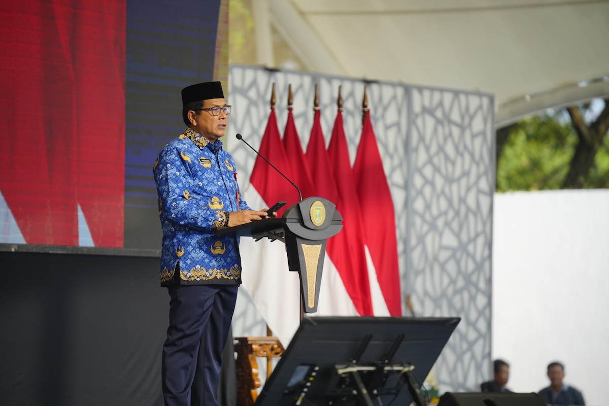 Foto 2 dari 8: Hadiri Apel Besar HUT Korpri ke-52, Wali Kota Dr. Maidi Pesan Tingkatkan Kualitas Pelayanan Publik