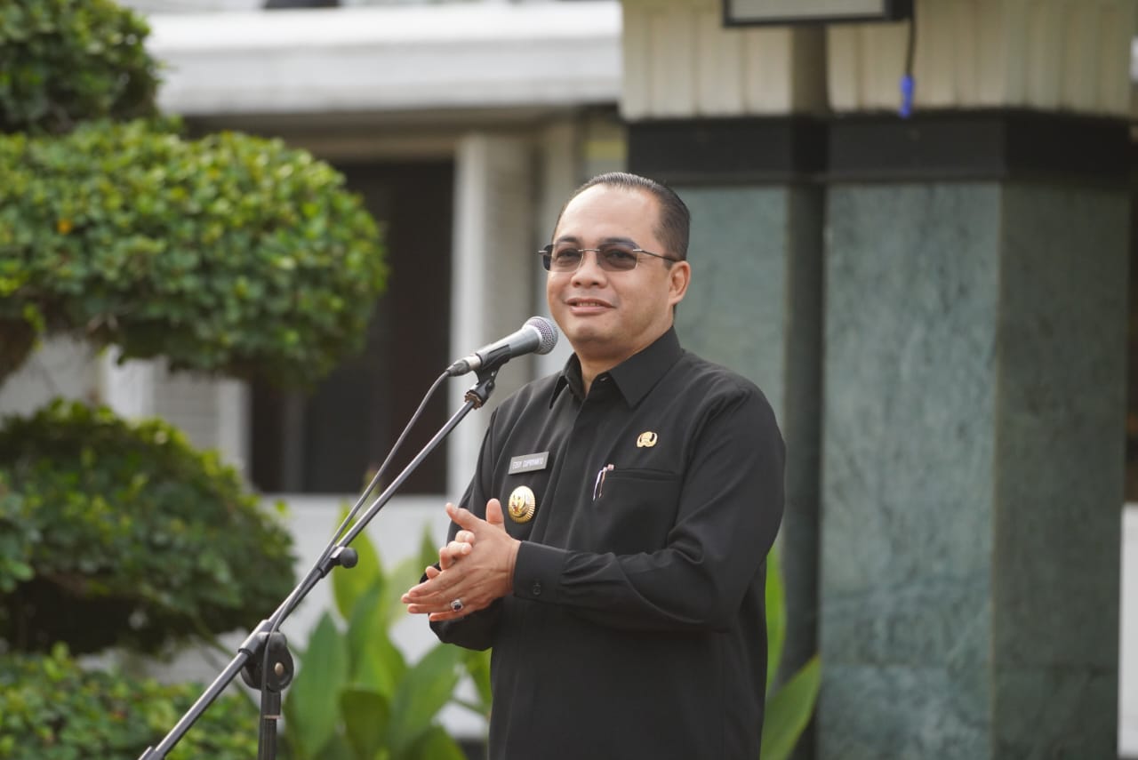Foto 1 dari 8: Pimpin Apel Pagi, Pj. Wali Kota Pesan Jaga Netralitas ASN Di Tahun Politik