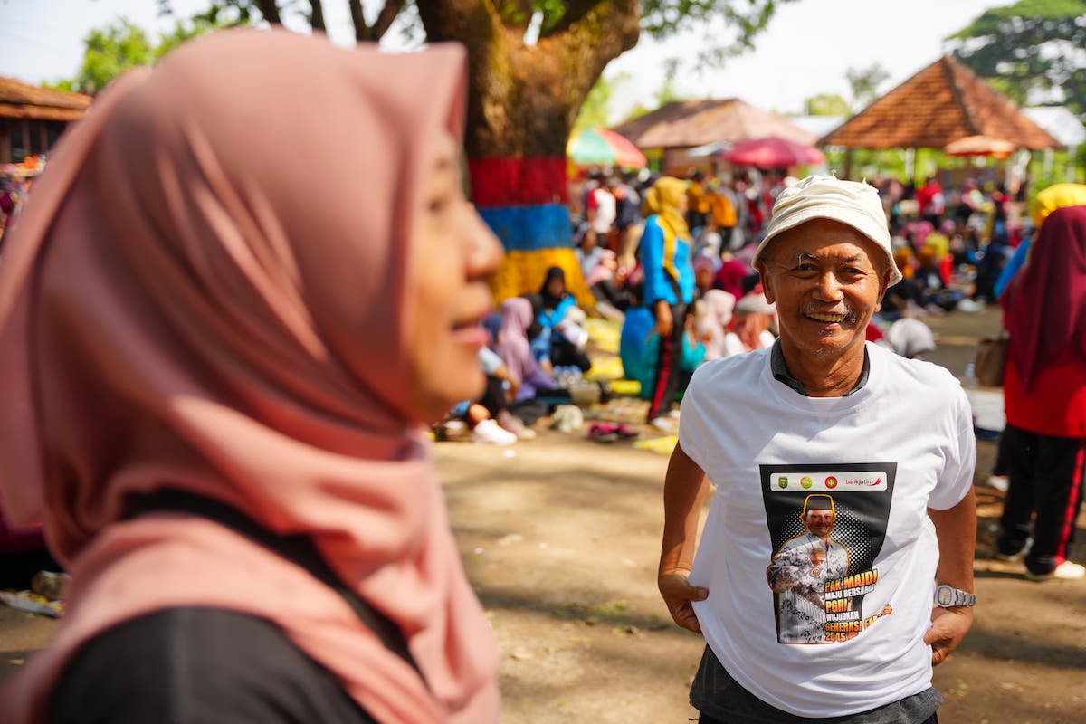 Foto 5 dari 8: Wali Kota Ikut Jalan Santai Peringatan HUT PGRI ke 78 dan HGN