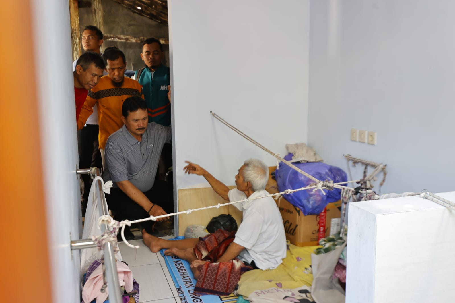 Foto 4 dari 9: Potret Haru dan Bahagia Para Penerima Bantuan Kursi Roda dari Wali Kota