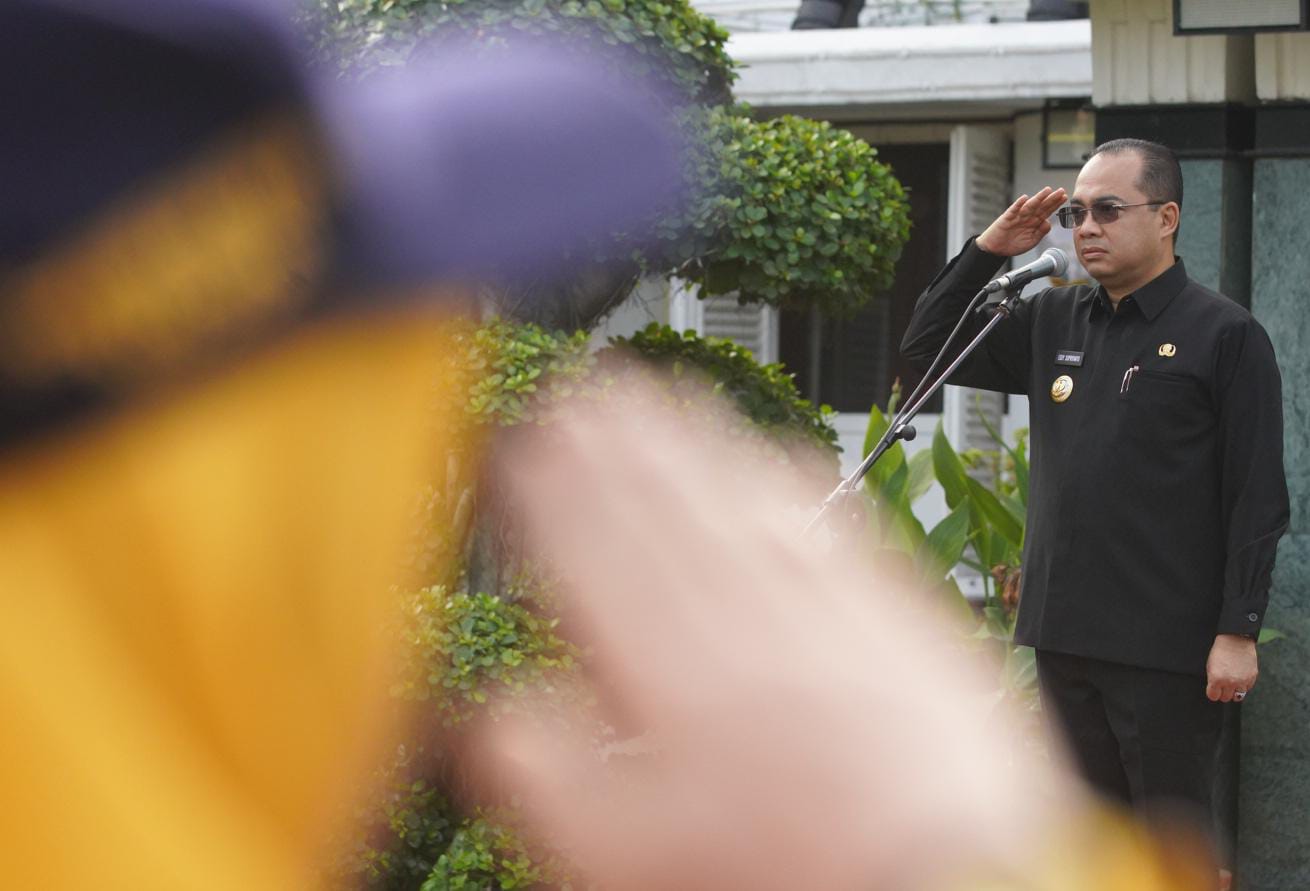 Foto 2 dari 8: Pimpin Apel Pagi, Pj. Wali Kota Pesan Jaga Netralitas ASN Di Tahun Politik