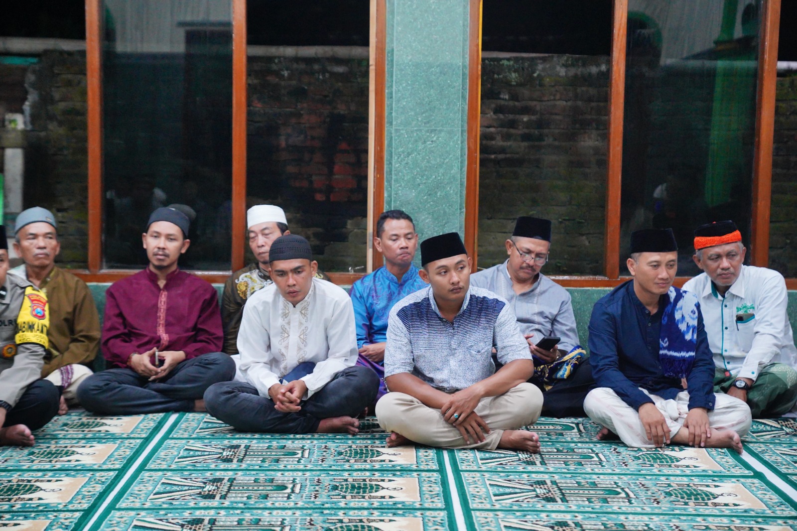 Foto 8 dari 10: Salat Isya dan Tarawih Safari Ramadan di Masjid Al Ifaqoh, Wali Kota Ajak Warga Tingkatkan Ibadah