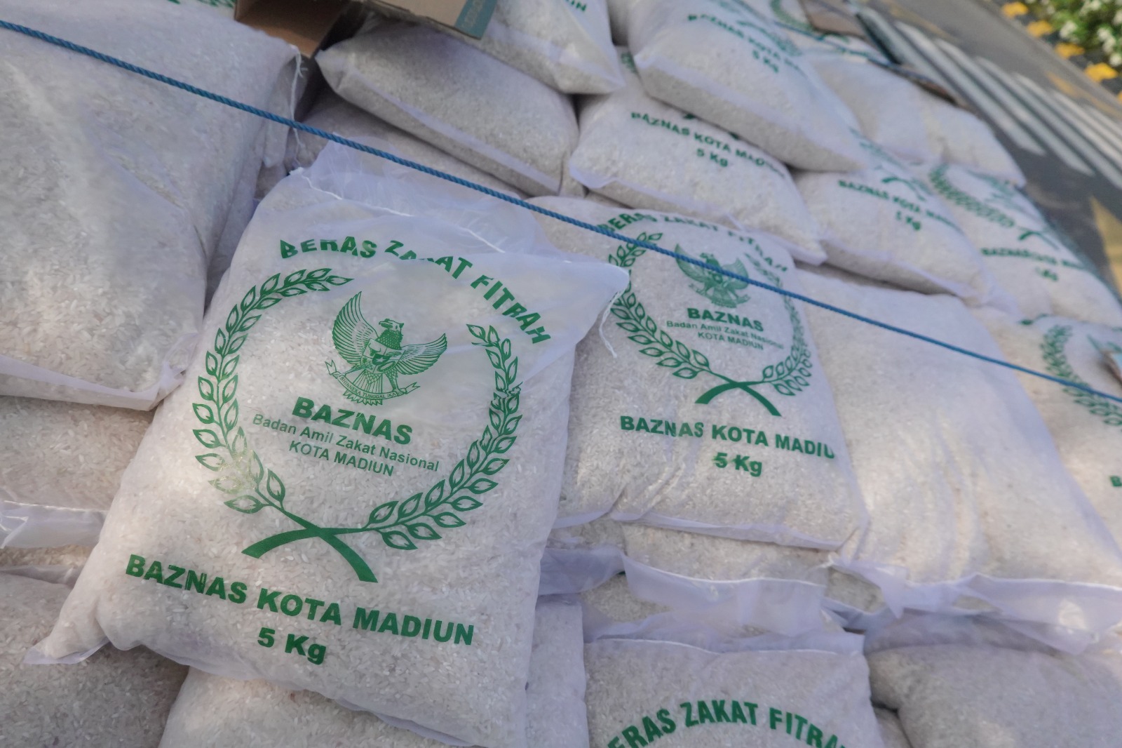 Foto 6 dari 6: Berangkatkan Pentasharufan Beras Zakat Fitrah Ke 27 Kelurahan, Wali Kota Harap Bawa Berkah Bagi Masyarakat