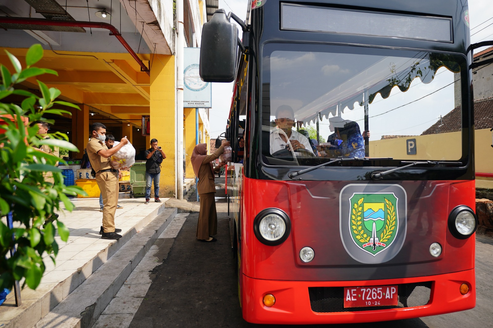 Foto 5 dari 10: Pemkot Madiun Sosialisasikan Belanja Drive Thru Di PBM