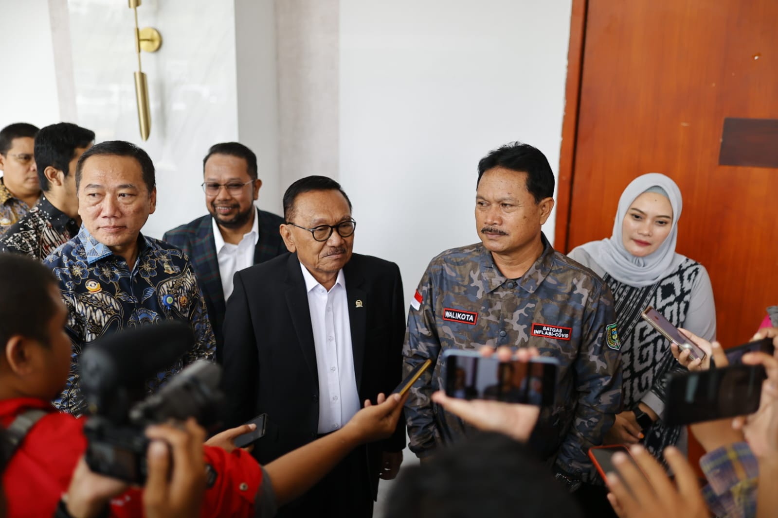 Foto 5 dari 7: Diapit 11 Kabupaten, Wali Kota Harap Ada Kebijakan Transportasi Untuk Atasi Kemacetan