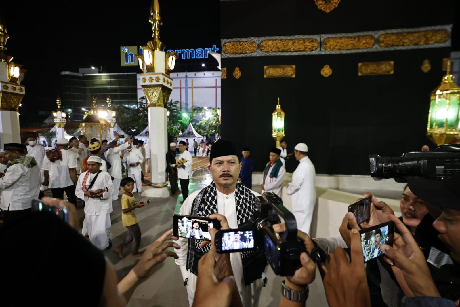 Foto 5 dari 5: Safari Ramadan di Mushola Ka’bah PRC, Wali Kota Ajak Warga Semakin Optimalkan Kawasan PRC