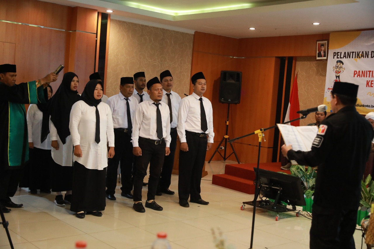Foto 6 dari 10: Hadiri Pelantikan Pengawas Pemilu Kecamatan, Wali Kota Harap Berikan Kinerja Terbaik