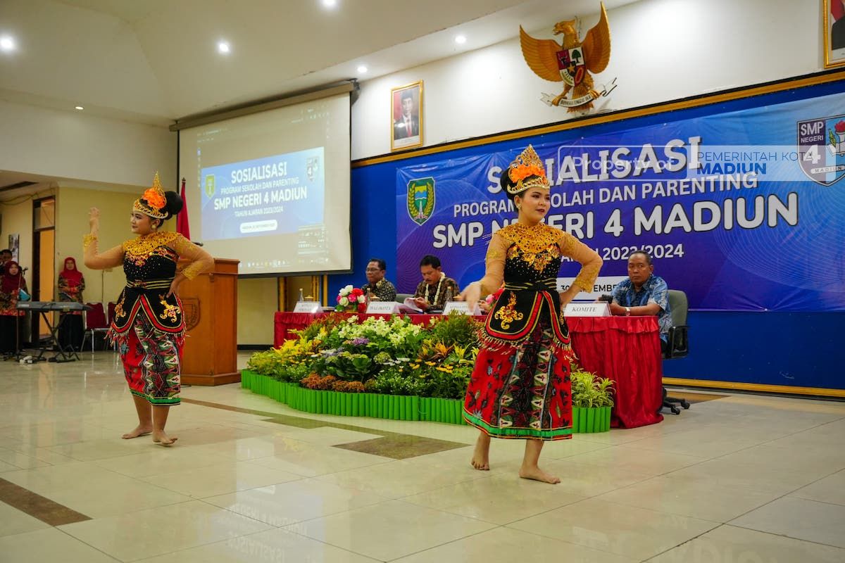 Foto 4 dari 8: Hadiri Sosialisasi Program SMPN 4 Kota Madiun, Wali Kota: Kita Harus Siapkan Generasi Emas 2045 Mulai Sekarang