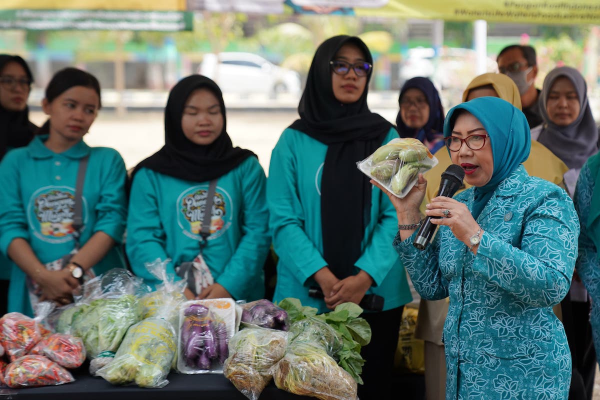 Foto 7 dari 9: Peringati Hari Pangan Sedunia, DKPP-PKK Sediakan 1,5 Ton Beras Murah Untuk Warga