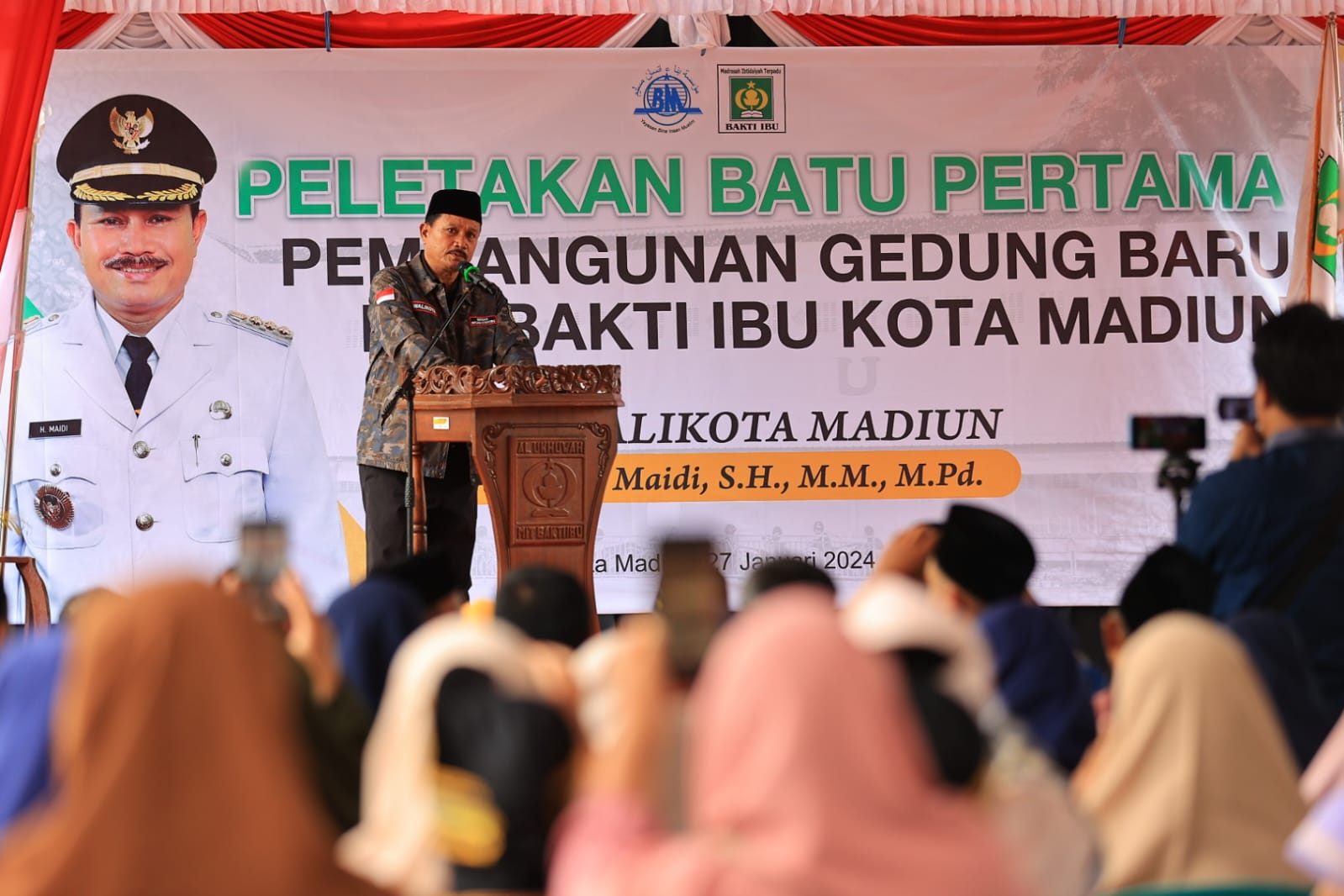 Foto 1 dari 9: Peletakan Batu Pertama Pembangunan Gedung Baru MIT Bakti Ibu, Wali Kota Beri Apresiasi Perkembangan Pesat Yayasan