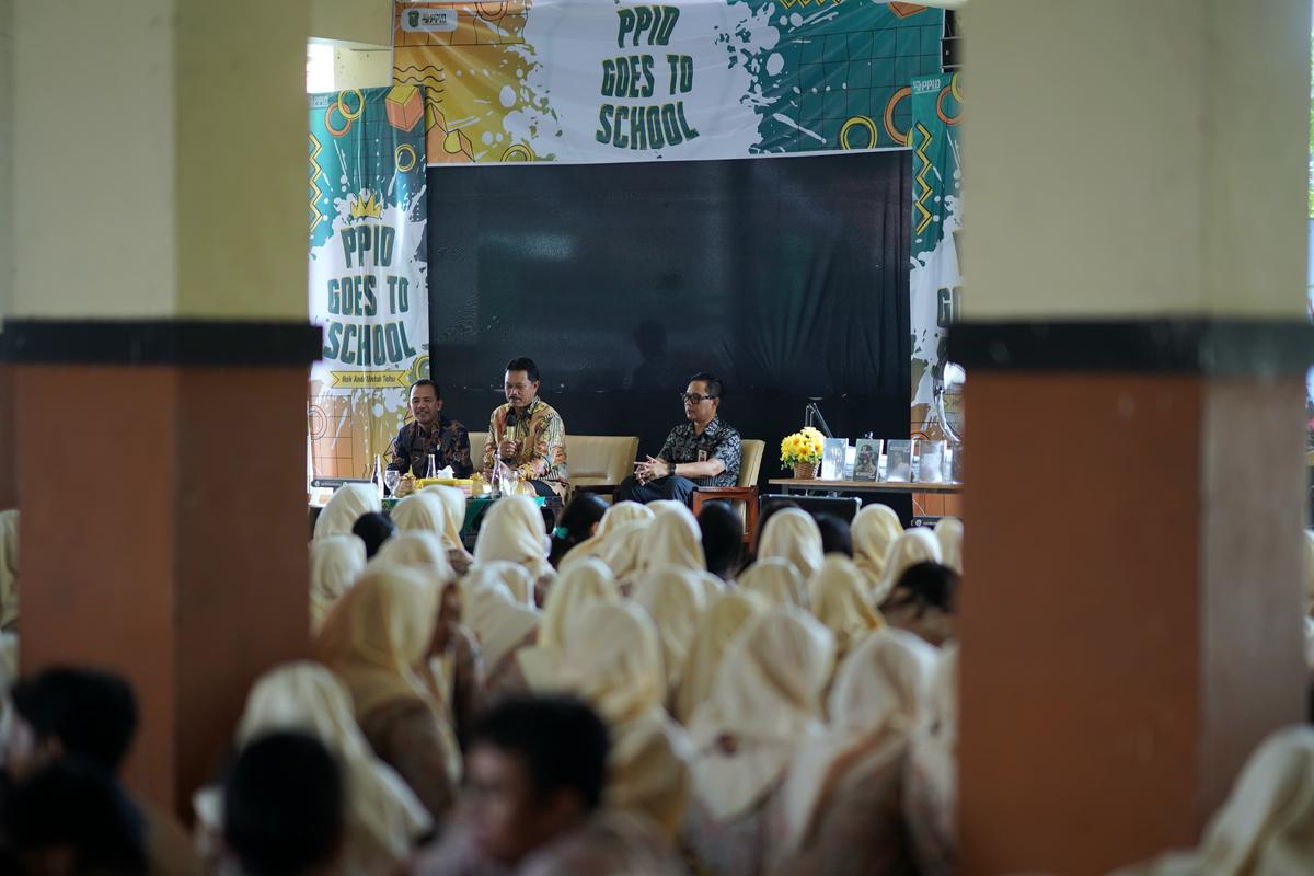 Foto 5 dari 9: Beri Materi PPID Goes to School, Wali Kota Sampaikan Pentingnya Informasi Bagi Kalangan Pelajar