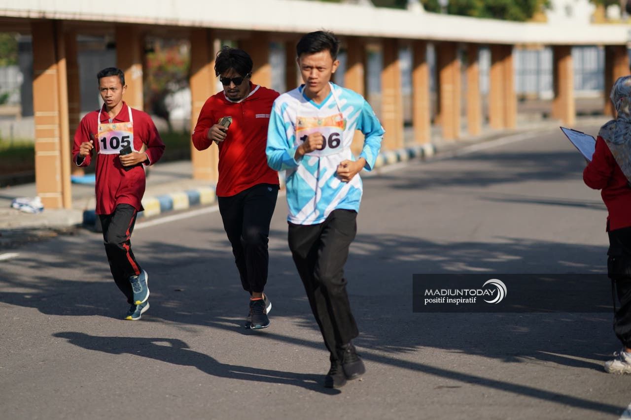 Foto 6 dari 9: Agar Pelayanan Optimal, Dinkes PPKB Kenalkan SIPGAR untuk Ukur Kebugaran