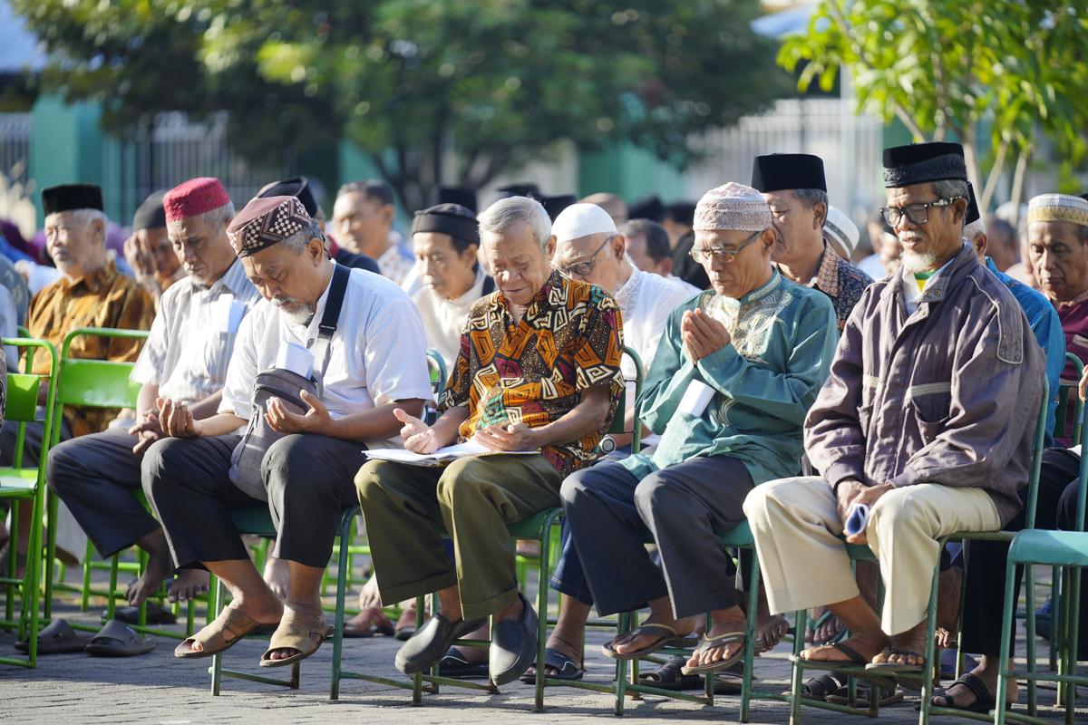 Foto 8 dari 8: Hadiri Pengajian Ahad Rutin, Wali Kota Ajak Jamaah Do'akan Kesejahteraan Kota