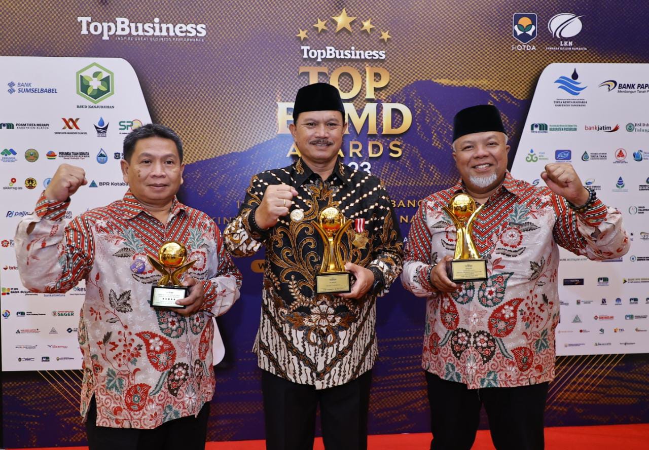 Foto 2 dari 3: PDAM Kota Madiun Raih Top BUMD Award Bintang 5 Kali Ketiga, Dirut dan Wali Kota Raih Top CEO dan Pembina