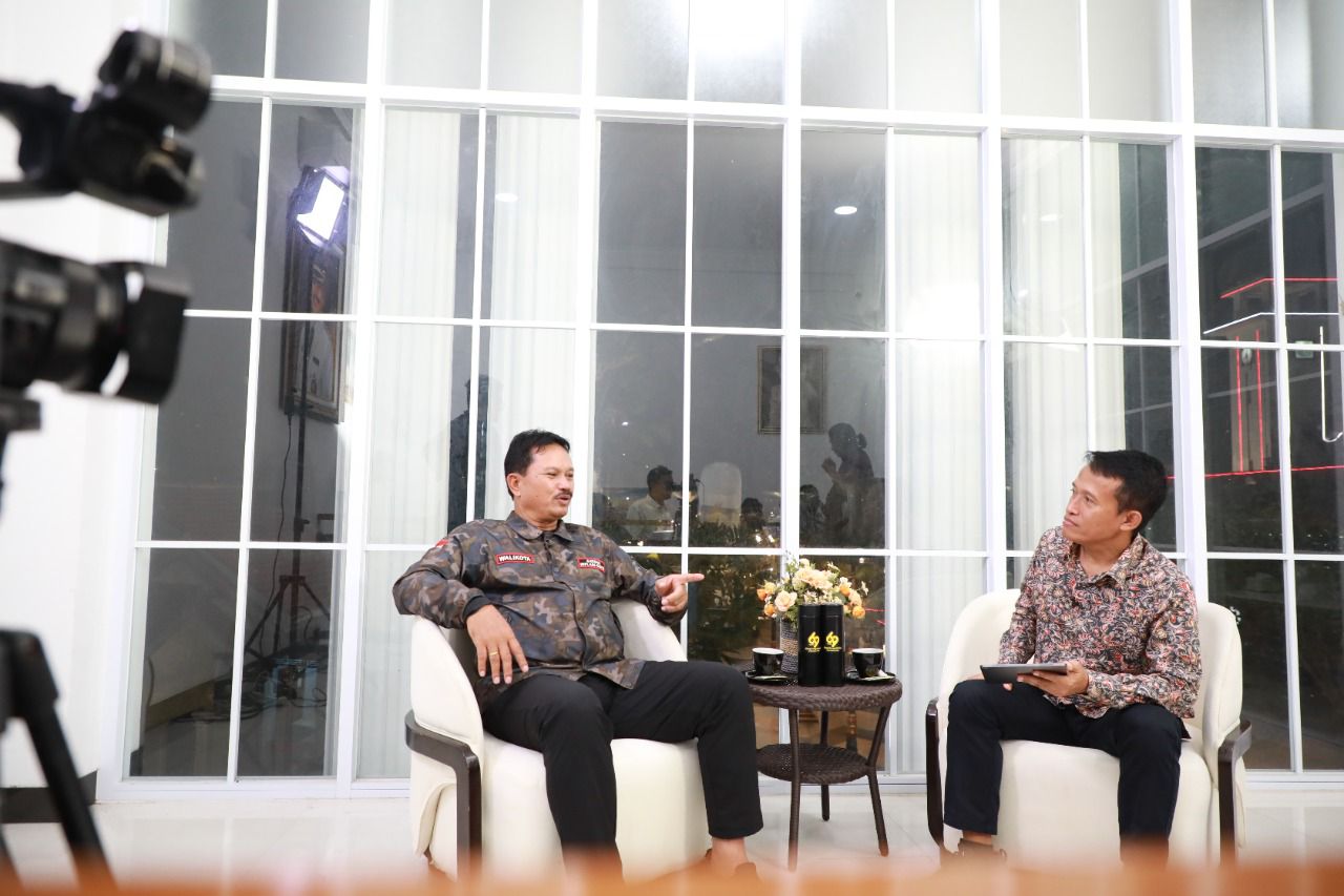 Foto 2 dari 5: Jadi Narasumber Talkshow Bersama Jawa Pos TV, Wali Kota Paparkan Strategi Tata Kota