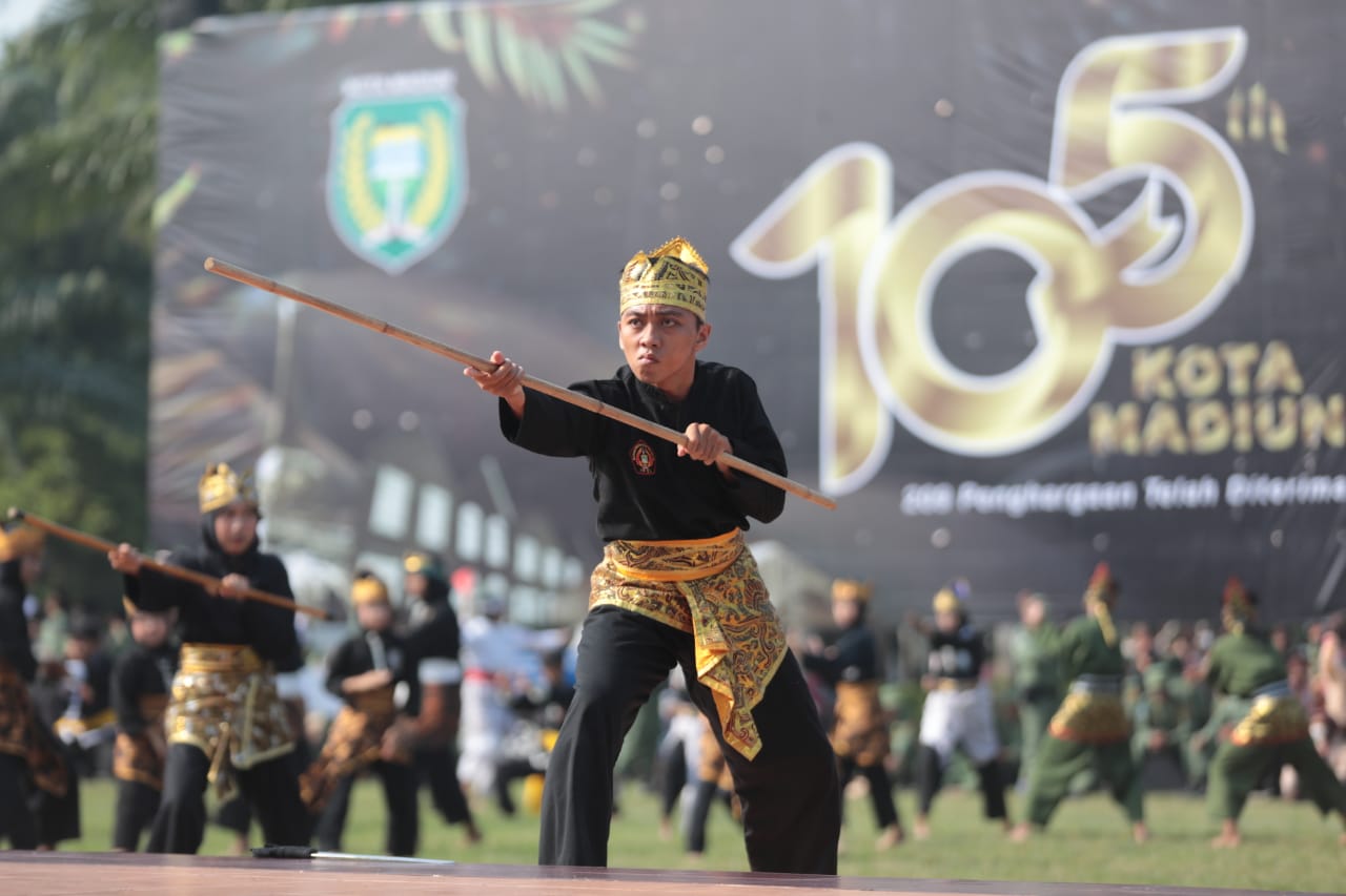Foto utama berita: Puncak Hari Jadi ke-105, Koreografi Pencak Silat Hingga Marching Band Sukses Meriahkan Gelaran Upacara