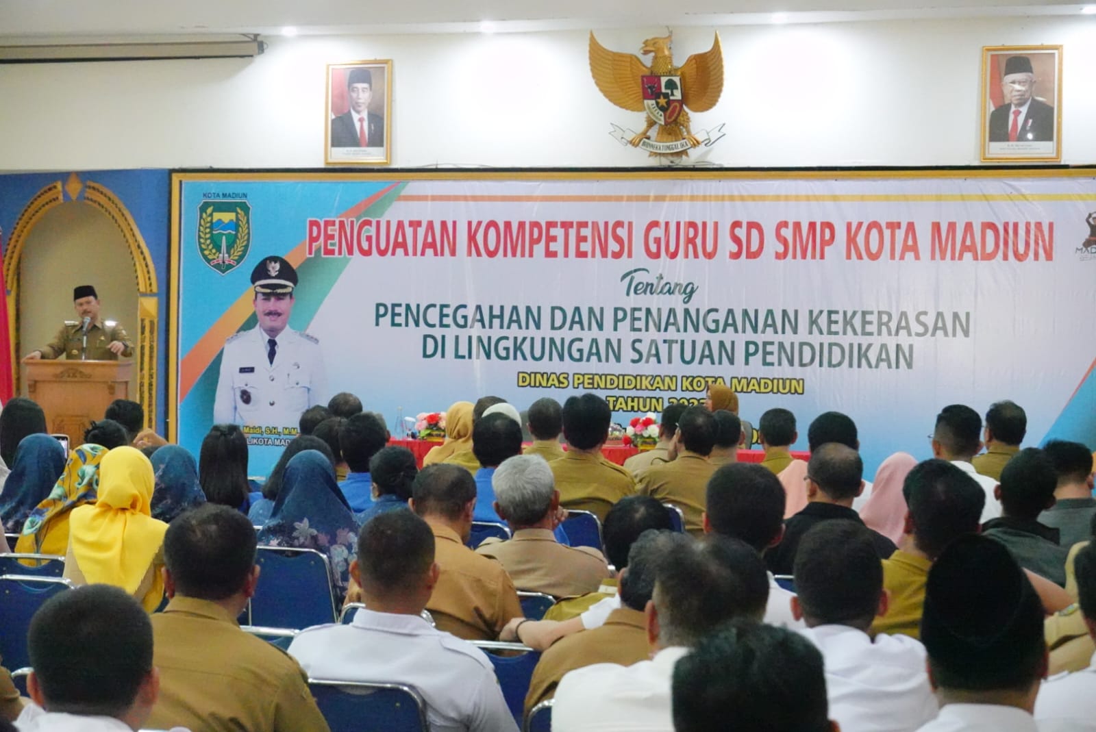 Foto 2 dari 6: Beri Pembinaan Guru SD-SMP, Wali Kota : Guru Harus Rasional, Bukan Emosional