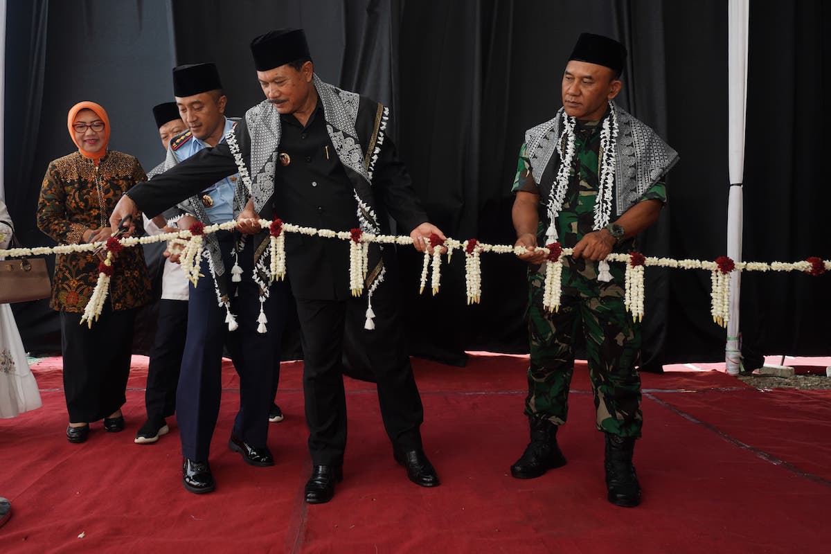Foto 4 dari 9: Resmikan Pesawat Ma'had Aisyah Ummul Mukminin, Wali Kota Harap Jadi Pendukung Program Generasi Emas 2045