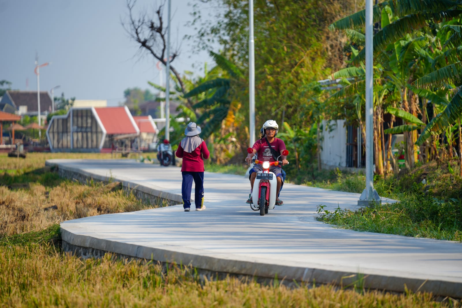 Foto 2 dari 6: Jalan Penghubung Lapak Banjarejo-Manisrejo Rampung, Panjang 500 Meter dan Sudah Bisa Diakses