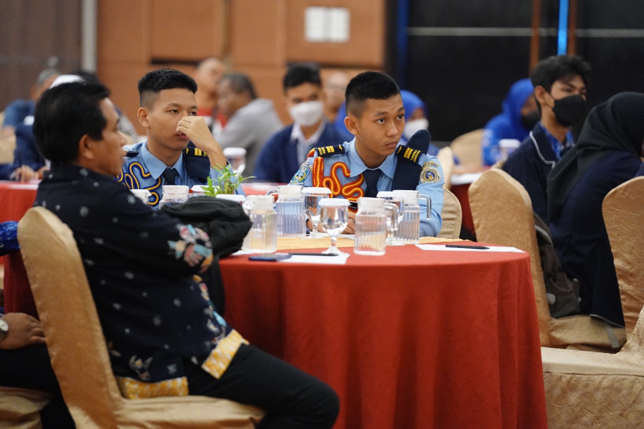 Foto 8 dari 10: Hadiri Sosialisasi Pemilih Pemula, Wali Kota Ajak Generasi Muda Ikut Dalam Pembangunan Kota