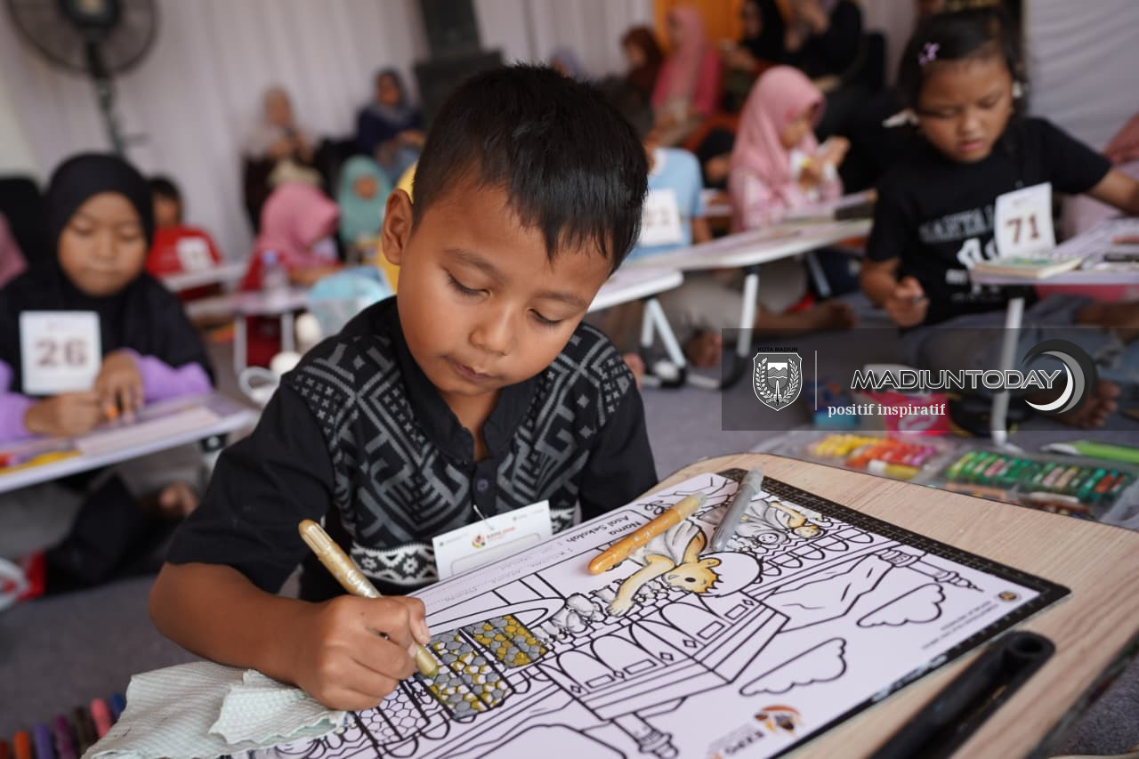 Foto 34 dari 35: Lomba Mewarnai Lengkapi Gelaran EXPO UMKM dan Ekosistem Haji-Umrah, Diikuti Ratusan Peserta