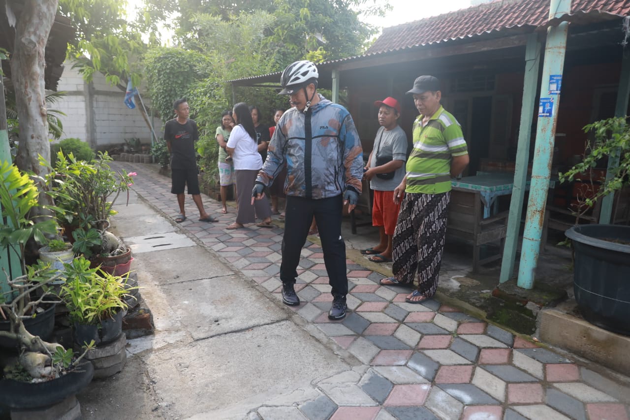 Foto 5 dari 18: Gowes Pagi, Wali Kota Cek Pavingisasi Hingga Ke Gang Kecil