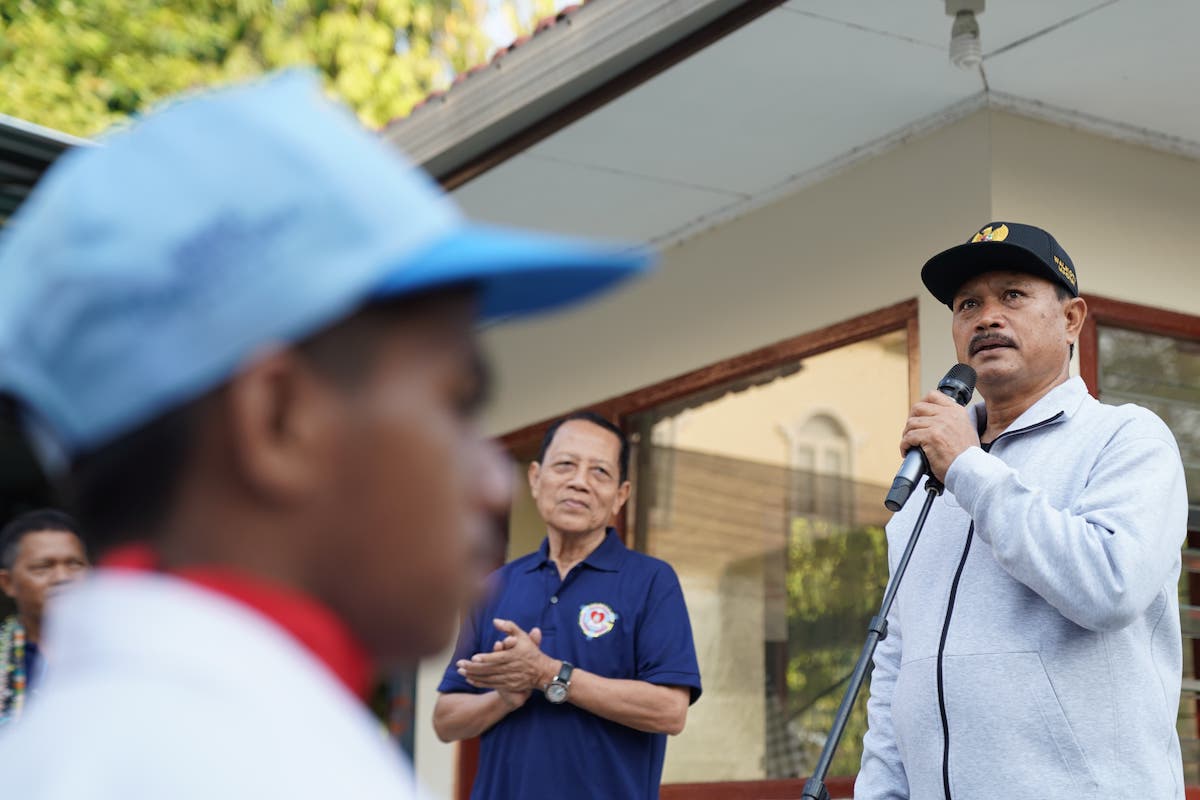 Foto 1 dari 9: Berangkatkan Jalan Santai HUT ke-98 Yayasan Yohannes Gabriel, Wali Kota Sampaikan Apresiasi
