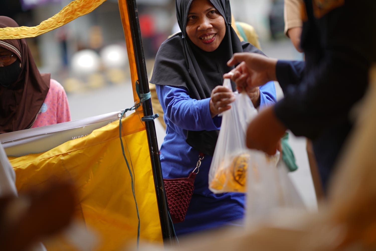 Foto 10 dari 10: Dinas Perdagangan Gandeng PPI Gelar Operasi Minyak Goreng Murah