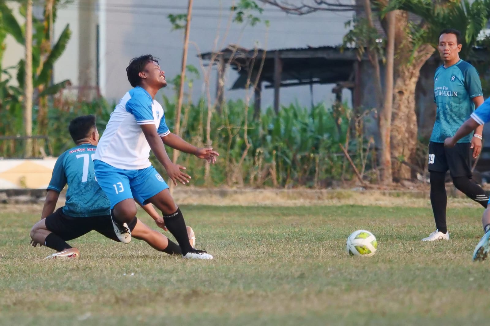Foto 3 dari 9: Laga Final Turnamen Sepak Bola Piala DPRD Kota Madiun Besok Sore, Armaya: Dijamin Seru Sejak Menit Awal