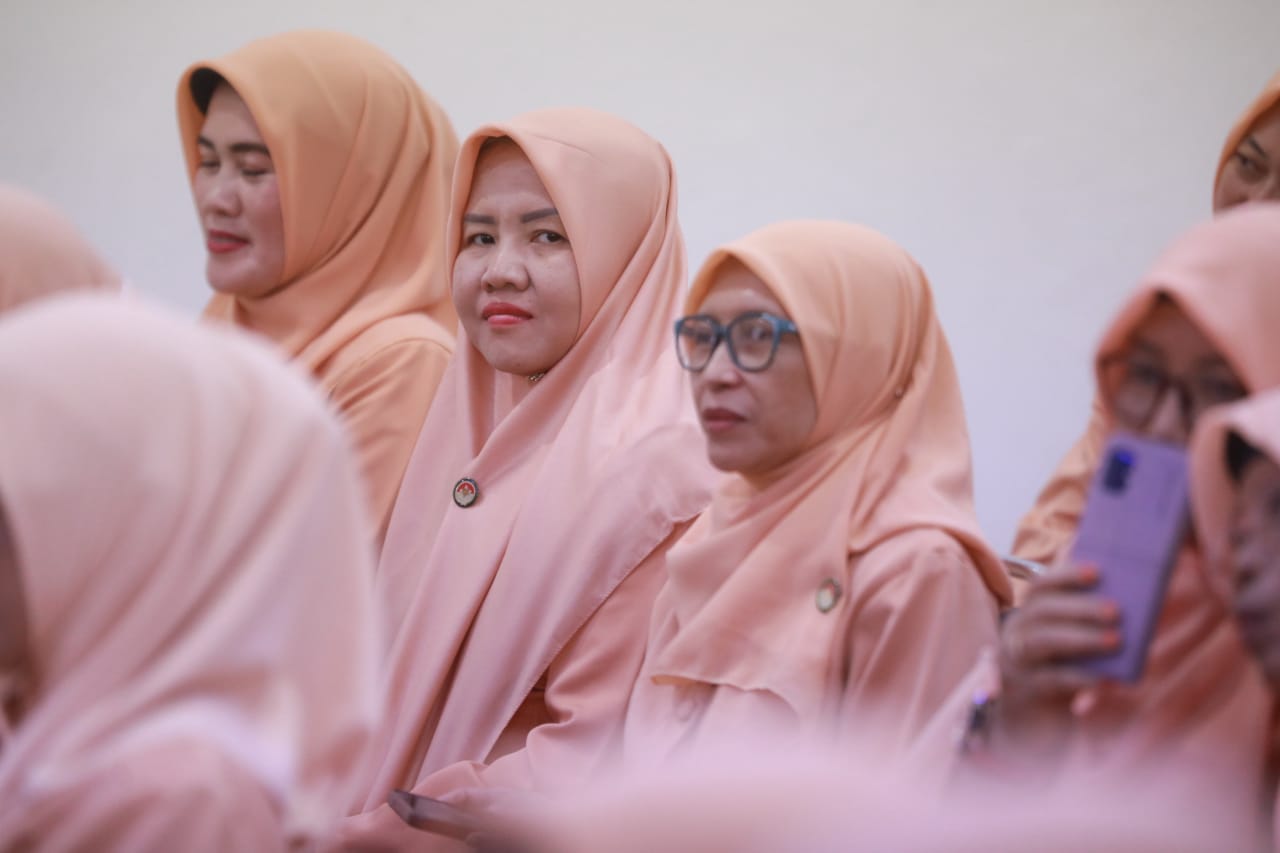 Foto 3 dari 13: Hadiri Pertemuan Rutin Pleno DWP, Wali Kota Harap Perempuan Semakin Berperan di Keluarga