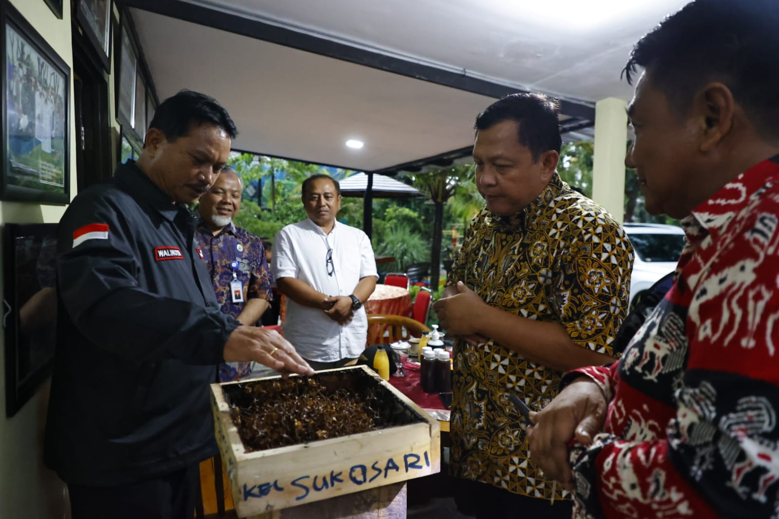 Foto 3 dari 4: Singgah di Kota Madiun, Kabasarnas Terkesan Budidaya Madu dan Penataan Kota