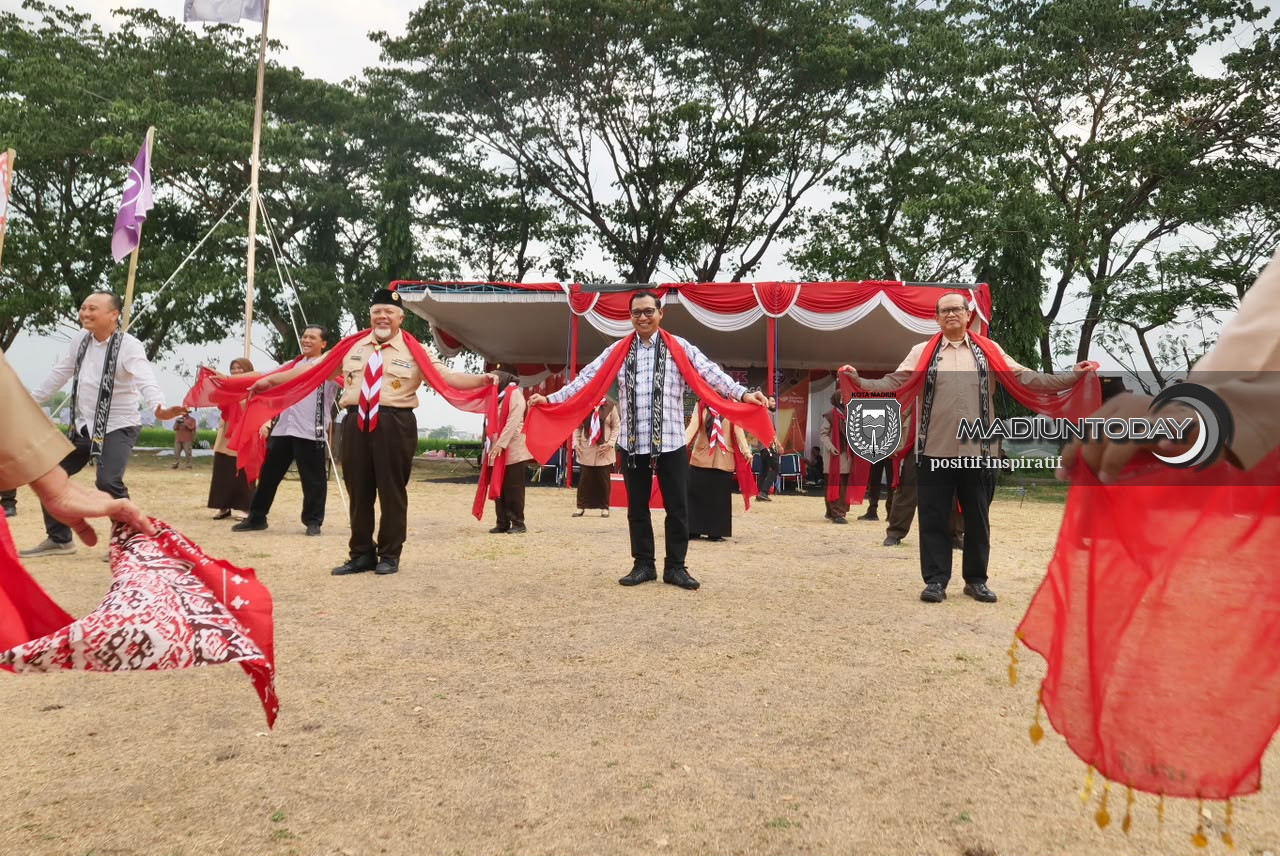 Foto 4 dari 15: Pramuka Prasiaga Perdana Digelar di Madiun, 200 Guru TK Dibekali Teknik Pembinaan Anak