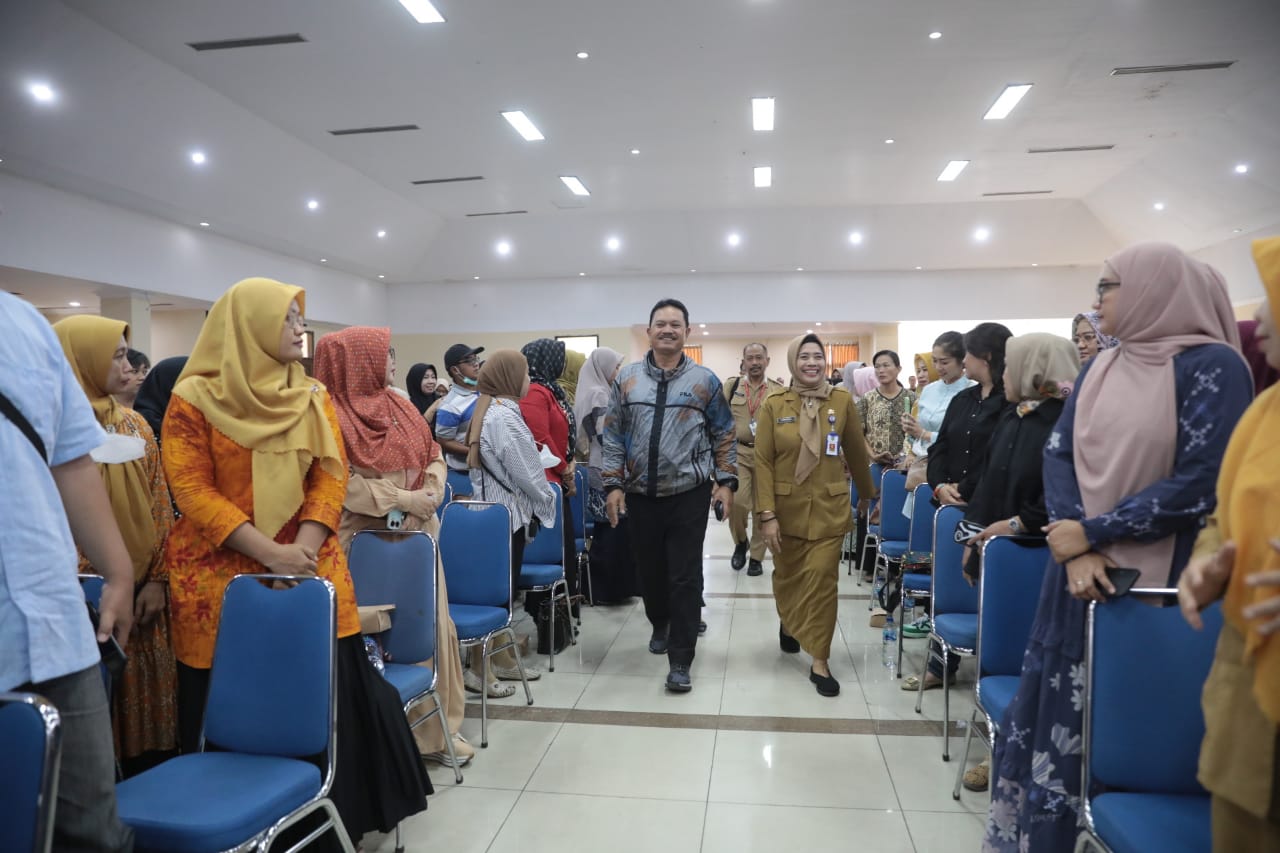 Foto 13 dari 13: Isi Seminar Parenting Di SMPN 1, Wali Kota Imbau Orang Tua Perhatikan Pergaulan Anak