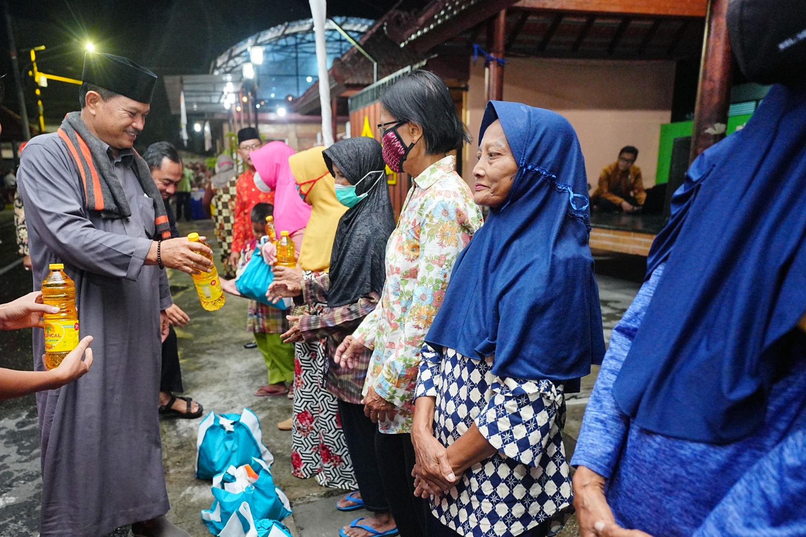 Foto 10 dari 10: Kota Kita di Kelurahan Sogaten, Wali Kota Serap Aspirasi Jelang Ramadan